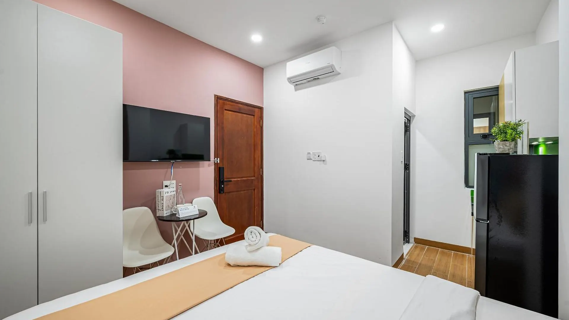 Cozrum Homes - Spring Residence Ho Chi Minh City 0*,