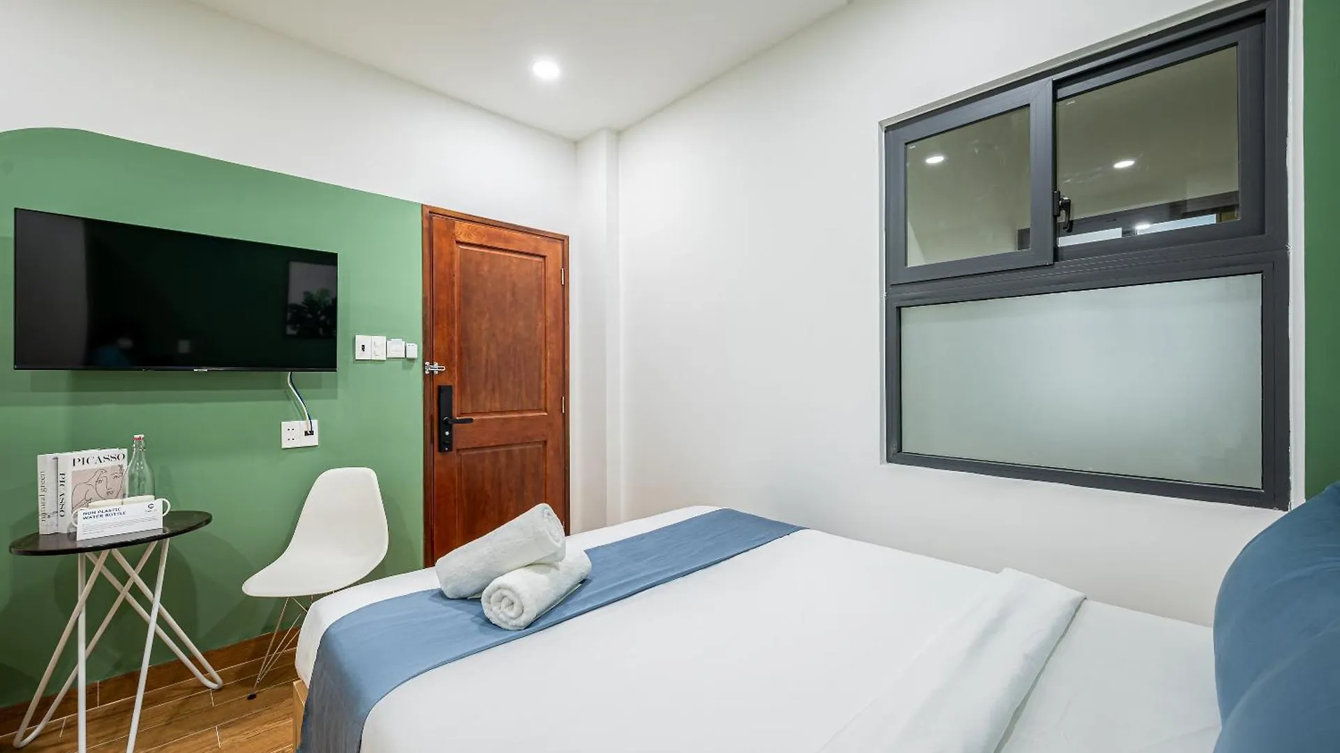 Cozrum Homes - Spring Residence Ho Chi Minh City Apartment