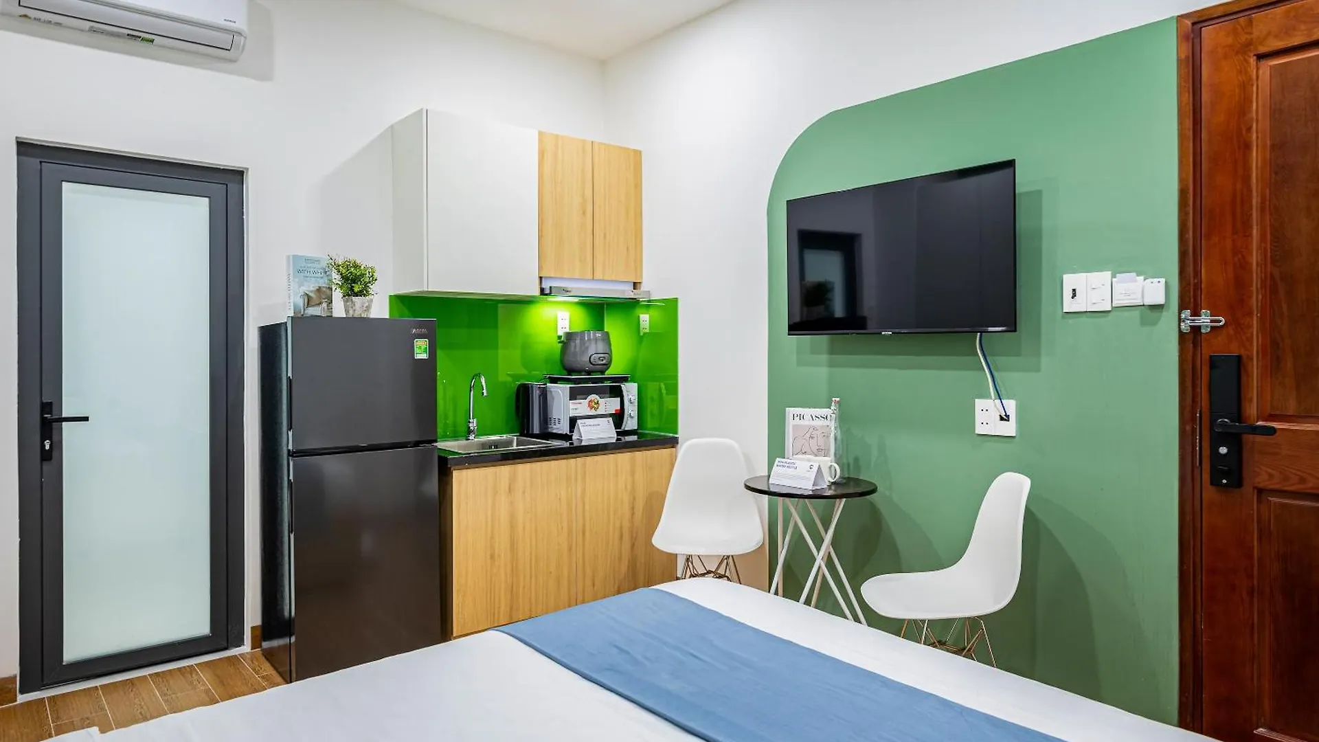 Cozrum Homes - Spring Residence Ho Chi Minh City Apartment