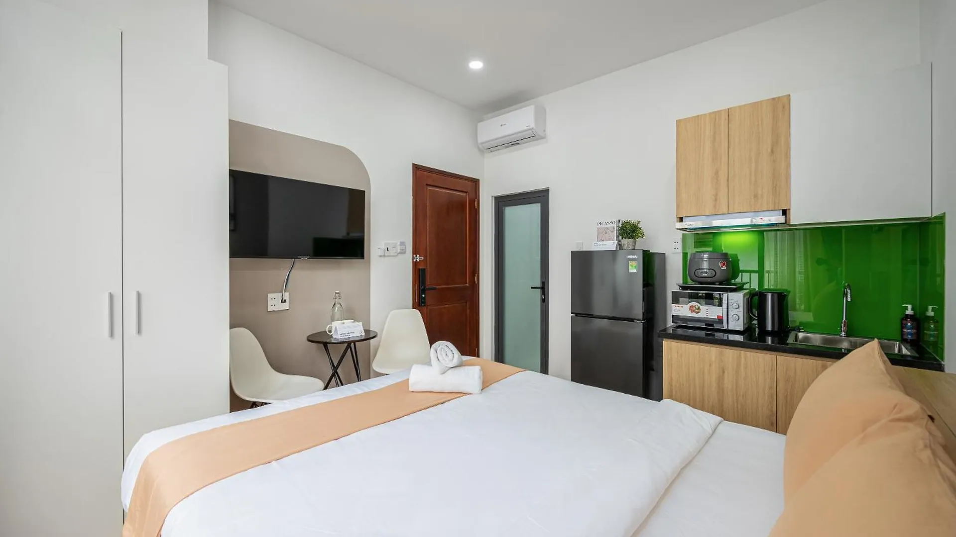 Cozrum Homes - Spring Residence Ho Chi Minh City Apartment