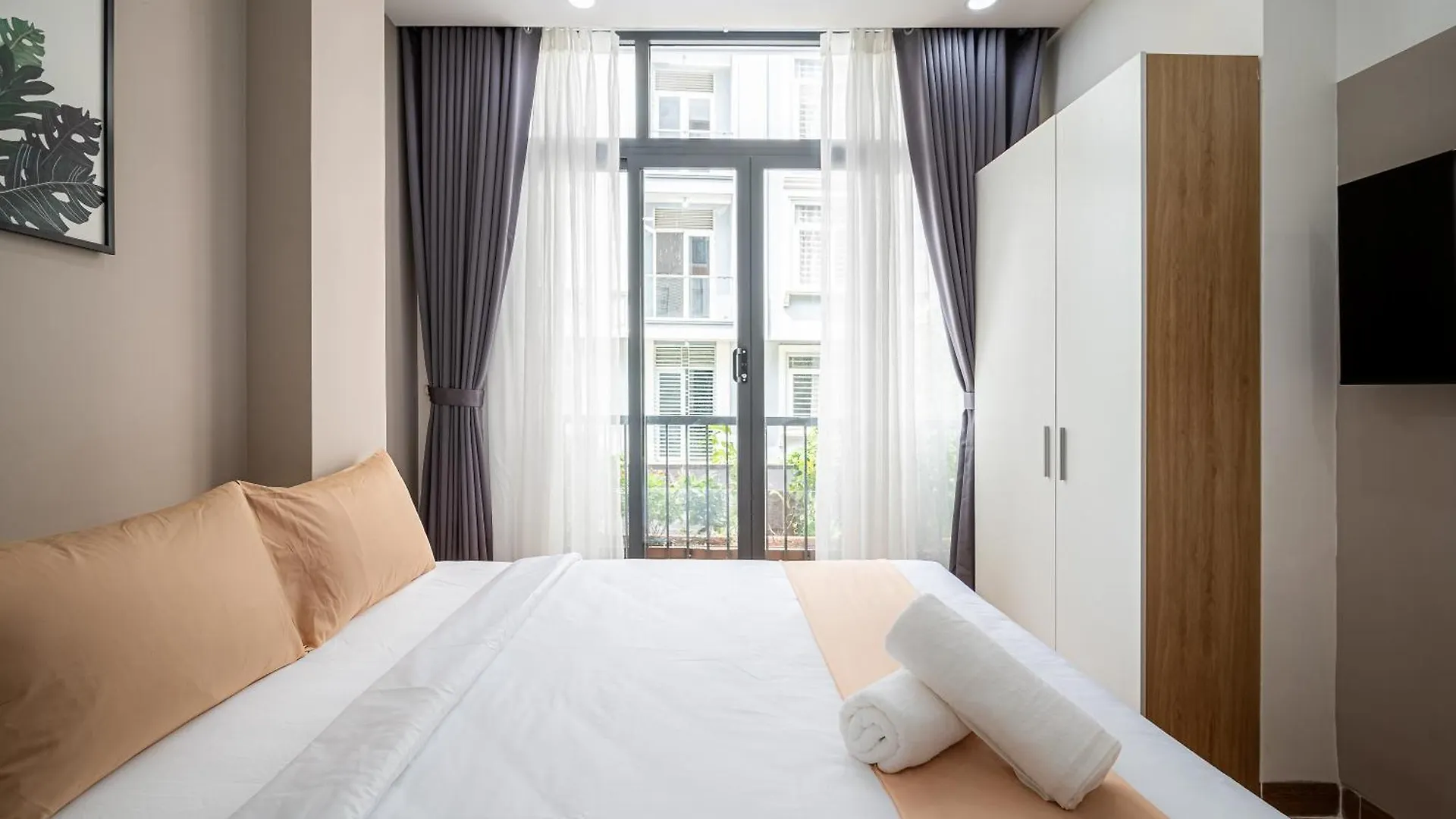 Cozrum Homes - Spring Residence Ho Chi Minh City 0*,