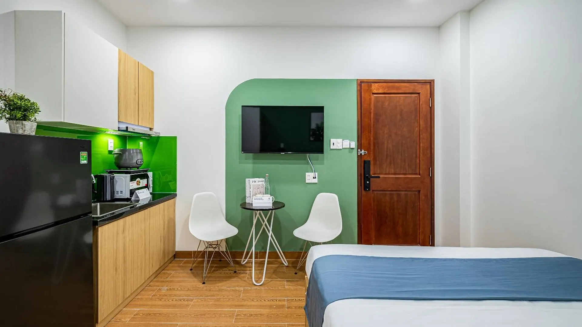 Cozrum Homes - Spring Residence Ho Chi Minh City Apartment
