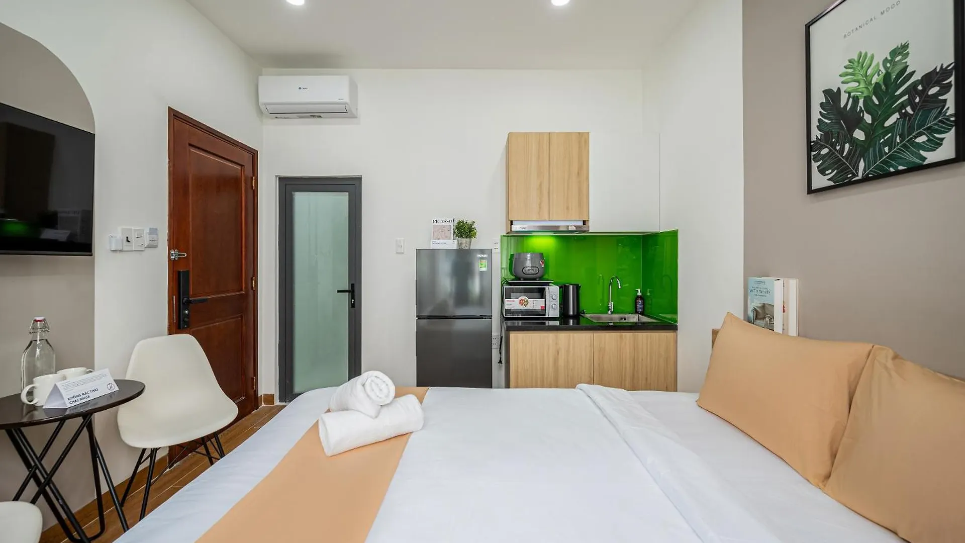 Apartment Cozrum Homes - Spring Residence Ho Chi Minh City
