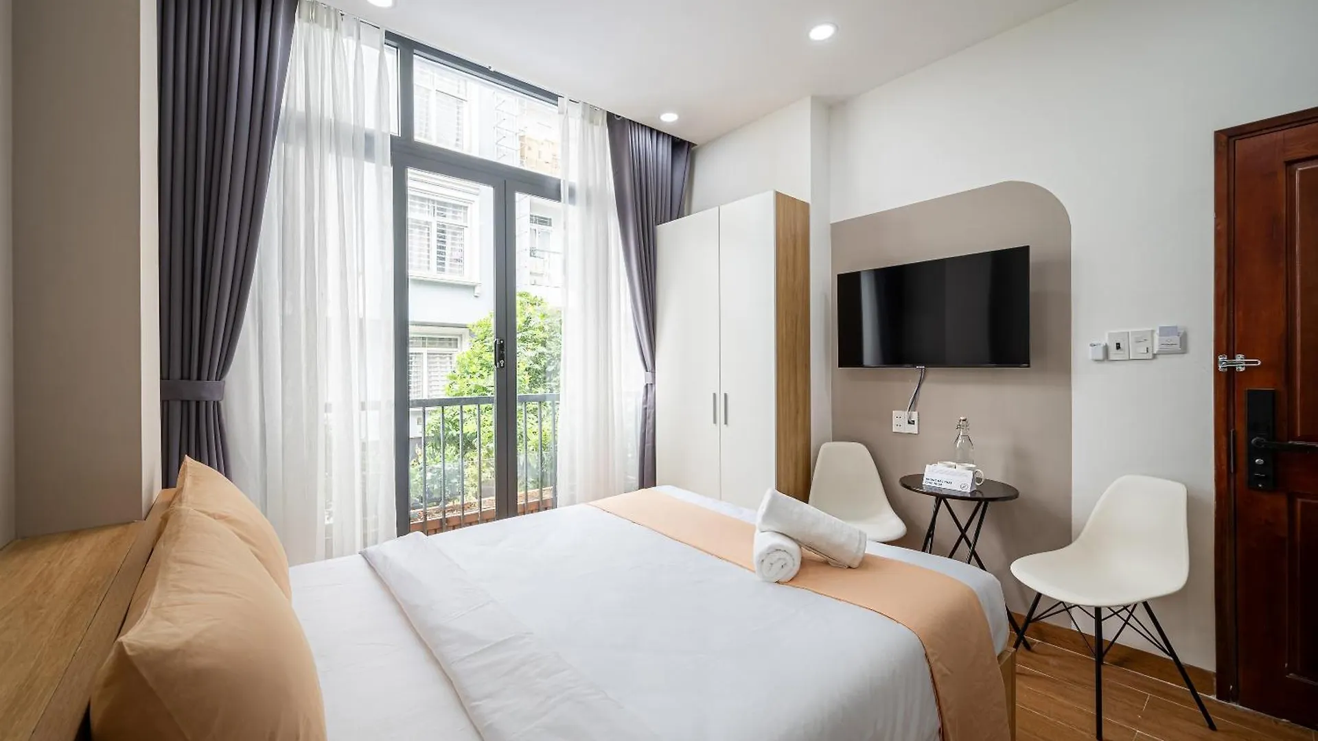 Cozrum Homes - Spring Residence Ho Chi Minh City 0*,